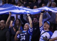 Ελλάδα – Τσεχία μπάσκετ: Η φανέλα του Νίκου Γκάλη στην οροφή του ΣΕΦ