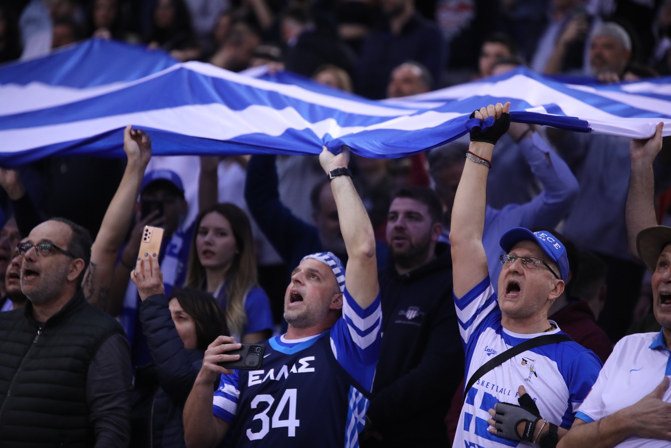 Ελλάδα – Τσεχία μπάσκετ: Η φανέλα του Νίκου Γκάλη στην οροφή του ΣΕΦ