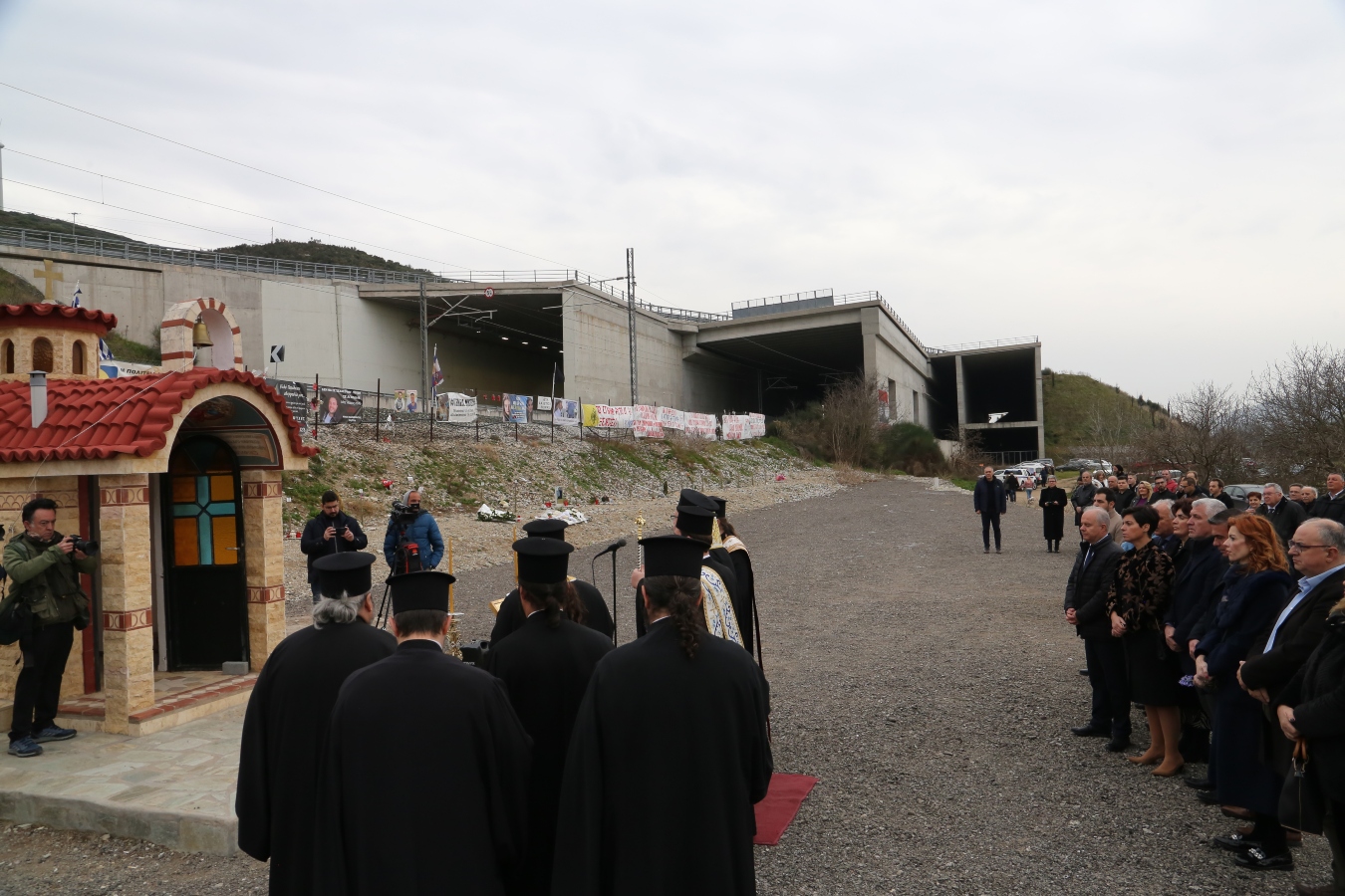 Τέμπη: Σε κλίμα συγκίνησης τελέστηκε τρισάγιο για τα θύματα του δυστυχήματος