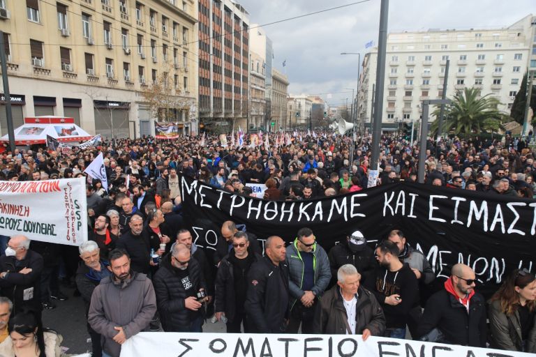 Απεργία: Κλειστό το κέντρο – Χωρίς Μετρό, ΗΣΑΠ, προαστιακό, τραμ, ταξί η Αθήνα [vid]