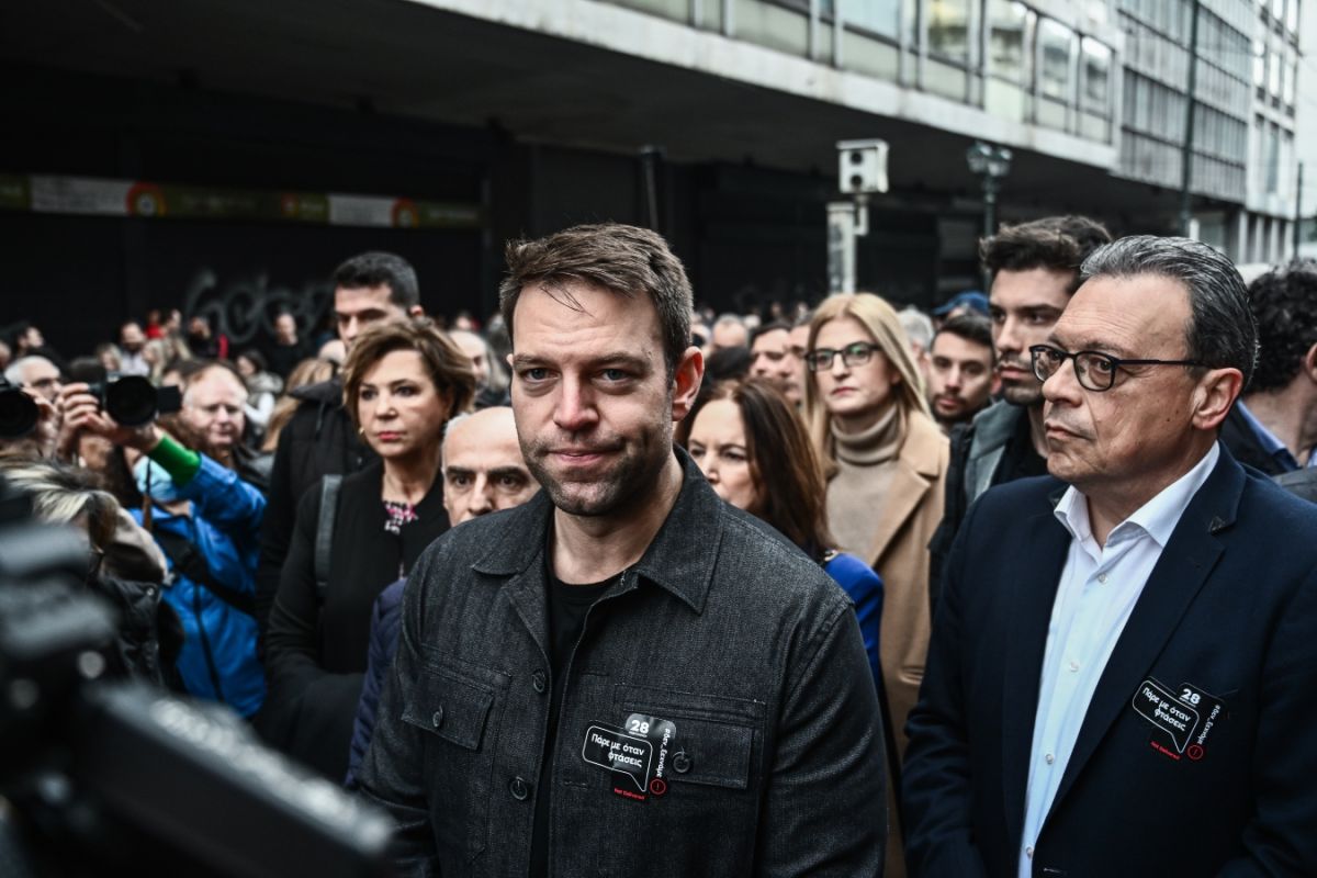 Κασσελάκης για Τέμπη: Καλώ τον Μητσοτάκη να σεβαστεί τον πόνο των οικογενειών