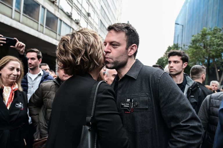 Στέφανος Κασσελάκης και Όλγα Γεροβασίλη μαζί στην πορεία της ΑΔΕΔΥ για τα Τέμπη [vid]