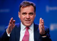 Νιλ Φέργκιουσον – Bloomberg: «Είμαστε, άραγε, ανίκανοι να φανταστούμε μια ήττα;»