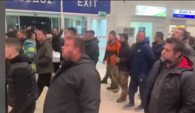 Ένταση στην Αλεξανδρούπολη – Αγρότες προσπάθησαν να μπουν στο αεροδρόμιο [vid]