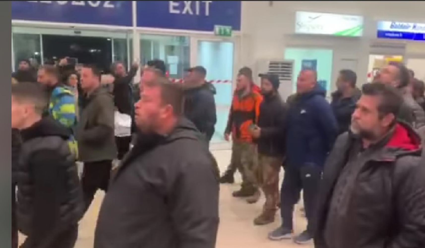 Ένταση στην Αλεξανδρούπολη – Αγρότες προσπάθησαν να μπουν στο αεροδρόμιο [vid]