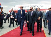 O Ερντογάν στην Αίγυπτο μετά από 12 χρόνια για σύσφιξη σχέσεων με αλ Σίσι