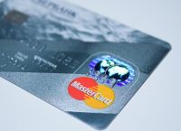 Πώς σχεδιάζει η Mastercard να αυξήσει τη χρήση καρτών από τα ταξί
