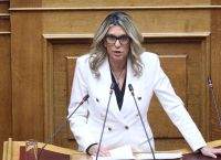 Άννα Καραμανλή: Η βουλευτής της ΝΔ καταψηφίζει το νομοσχέδιο για τον γάμο των ομόφυλων ζευγαριών