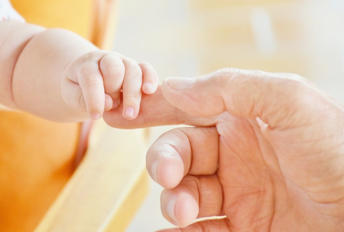 Στη Βουλή η τροπολογία για την αύξηση του επιδόματος γέννησης – Τι προβλέπεται