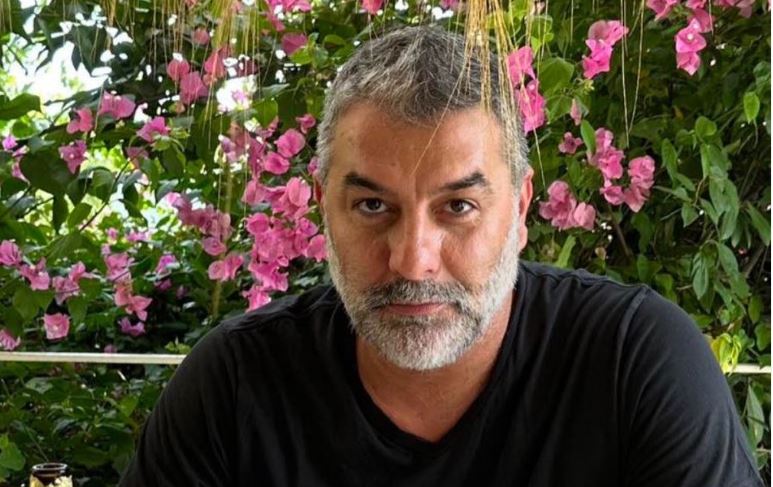 Βασίλης Μπισμπίκης: Έδωσε το παρών στην πορεία για τους νεκρούς στα Τέμπη