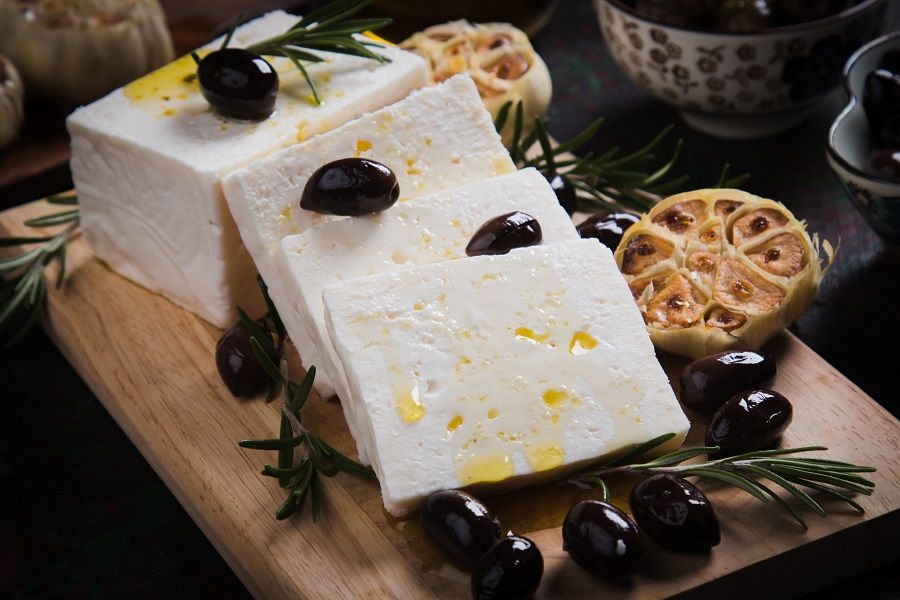 Γιατί αυξάνεται συνεχώς η τιμή της φέτας αλλά μειώνονται οι εξαγωγές;