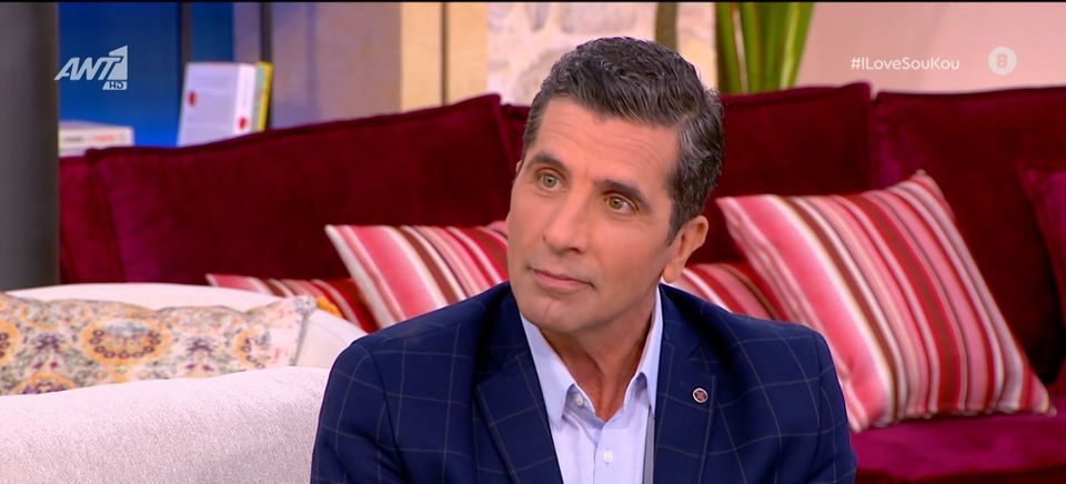 Θανάσης Βισκαδουράκης: Πριν πεθάνει ο μπαμπάς μου ήμουν το μόνο παιδί που ζήτησε συγγνώμη