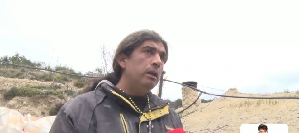 Έφοδος της ΕΚΑΜ στην Κόρινθο – Δηλώνουν «παλαιοχριστιανοί», ζουν πρωτόγονα