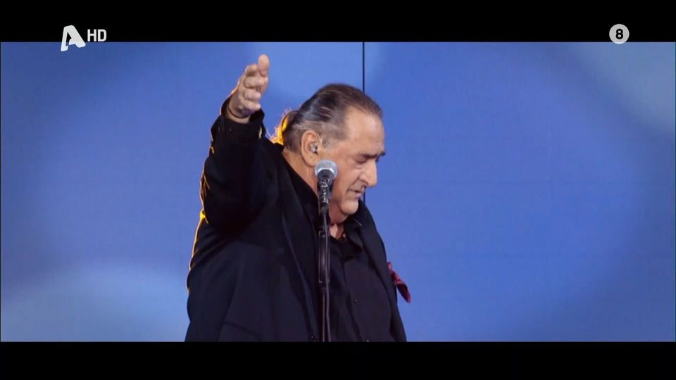 Κοκλώνης: «Λείπει ένας αγαπημένος φίλος» – Ράγισε καρδιές το αφιέρωμα στον Καρρά