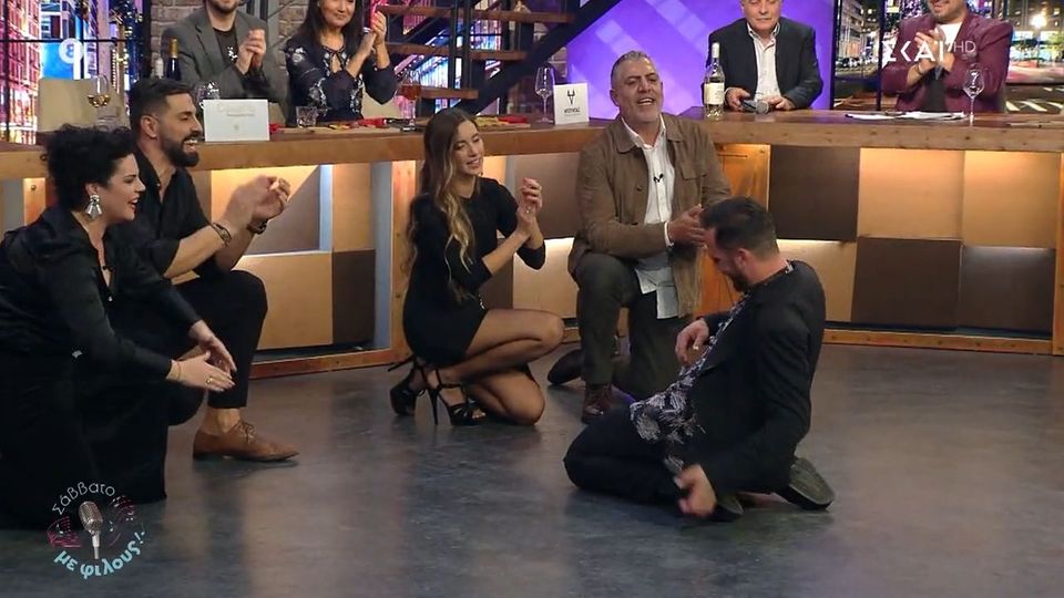 «Τράνταξε» το πλατό ο Άρης Σοϊλέδης με το βαρύ του ζεϊμπέκικο