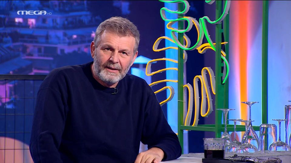 Απόστολος Γκλέτσος: «Η μαγεία στο σεξ χάνεται όταν ακούσεις το καζανάκι» [VID]