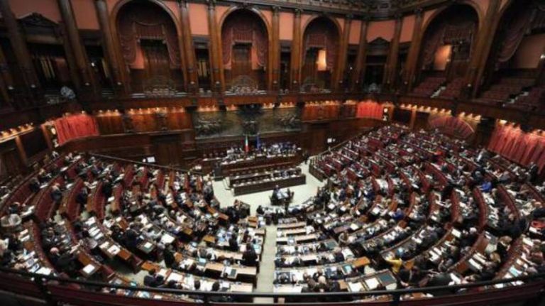 Ιταλική βουλή: Ενέκρινε τη συμφωνία με Αλβανία για δημιουργία κέντρων για παράτυπους μετανάστες