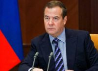 Μεντβέντεφ: Η Μόσχα θα στοχοποιήσει αυτούς που βρίσκονται πίσω από τους φονικούς πυροβολισμούς