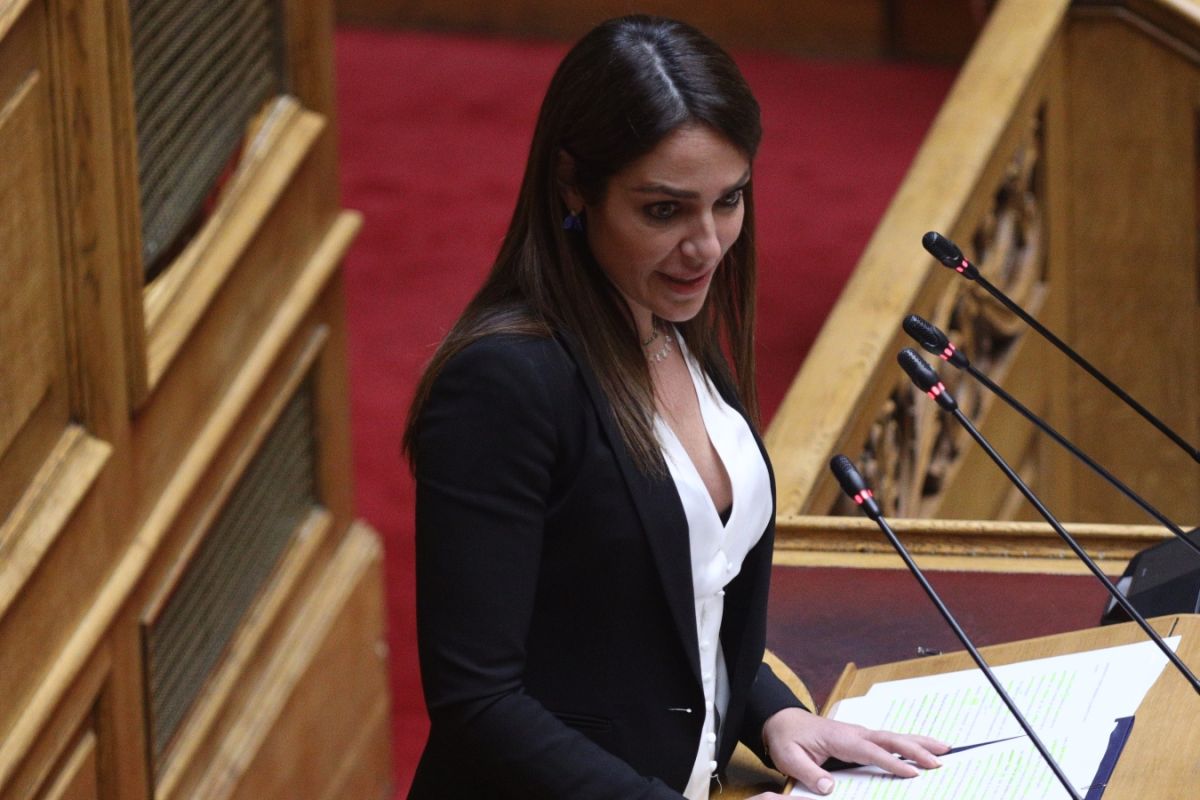Δόμνα Μιχαηλίδου: Πάνω από 800 ευρώ ο κατώτατος μισθός [vid]