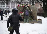 Πάνω από 110 συλλήψεις στη Ρωσία σε διαδηλώσεις για τον θάνατο του Αλεξέι Ναβάλνι