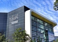 Ακρίβεια: Πώς Nestle και Danone προσπαθούν να ξανακερδίσουν τους καταναλωτές – Τι θα γίνει με τις τιμές
