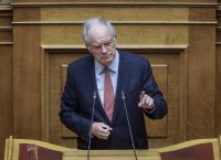 Τασούλας: Με δαπάνη της Βουλής θα δοθούν 1.200 κυψέλες σε μελισσοκόμους