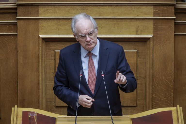 Τασούλας: Με δαπάνη της Βουλής θα δοθούν 1.200 κυψέλες σε μελισσοκόμους