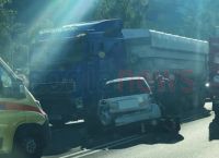 Κορωπί: Tροχαίο ατύχημα με τρία οχήματα στην Αθηνών-Σουνίου – Εκσφενδονίστηκε άνδρας