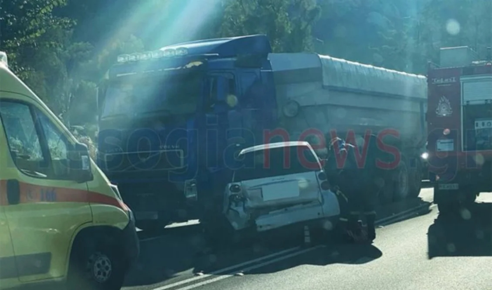 Κορωπί: Tροχαίο ατύχημα με τρία οχήματα στην Αθηνών-Σουνίου – Εκσφενδονίστηκε άνδρας