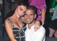 Η Ζέτα αποκαλύπτει το love story με τον Ταχτσίδη: «Με ένα φιλί κάτω από μία ομπρέλα τον ερωτεύτηκα»