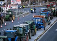 Με «αναμμένες» τις μηχανές κλιμακώνουν τις κινητοποιήσεις οι αγρότες – Κλείνουν την ΕΟ Θεσσαλονίκης-Μουδανιών
