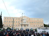 Στο Σύνταγμα τα τρακτέρ της οργής – Αμετακίνητη η κυβέρνηση
