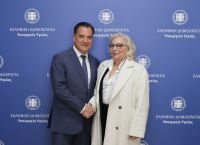 Συνάντηση Γεωργιάδη με την πρώτη ασθενή που της συνταγογραφήθηκε φαρμακευτική κάνναβη