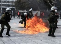 ΑΠΘ: Σοβαρά επεισόδια με κουκουλοφόρους και μολότοφ