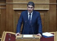 Αυγενάκης: Πρόσκληση στους αγρότες για διάλογο με ανοιχτούς δρόμους