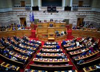 Στη Βουλή η ρύθμιση για την αύξηση του επιδόματος γέννησης – Τι αλλάζει στο πρόγραμμα Ανακαινίζω – Νοικιάζω