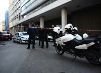 Βόμβα στη Σταδίου: Πού κατευθύνονται οι έρευνες της Αστυνομίας