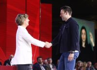 Κασσελάκης: Ρίχνει γέφυρες στον απόηχο των δημοσκοπήσεων
