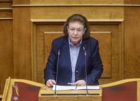 Κατηγορώ της Μενδώνη κατά επίδειξης μόδας στο Βρετανικό Μουσείο