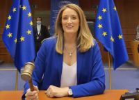 Μέτσολα: Στις 12μμ θα μιλήσει στη Βουλή των Ελλήνων