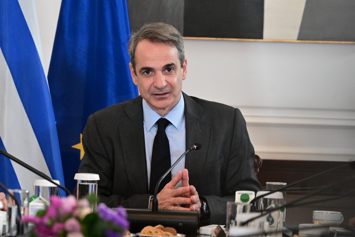 Μητσοτάκης: Αυξάνουμε τον κατώτατο μισθό, μειώνουμε τις τιμές σε 1500 προϊόντα