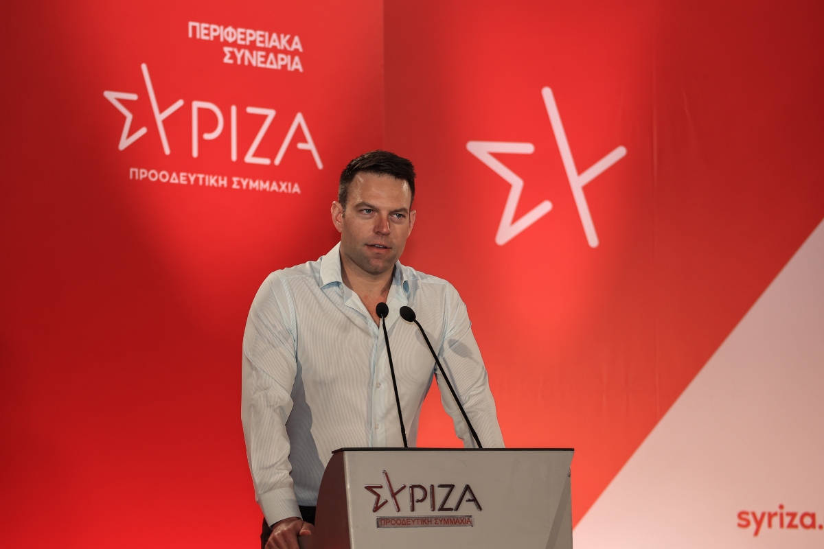 ΣΥΡΙΖΑ: H κυβέρνηση παραδέχεται ότι δεν θα φορολογήσει τα υπερκέρδη των διυλιστηρίων για το 2023
