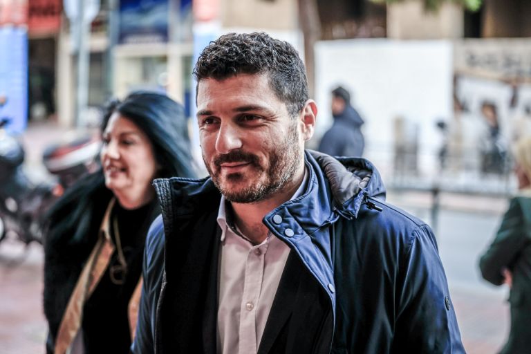 «Βολές» Τεμπονέρα κατά Κασσελάκη