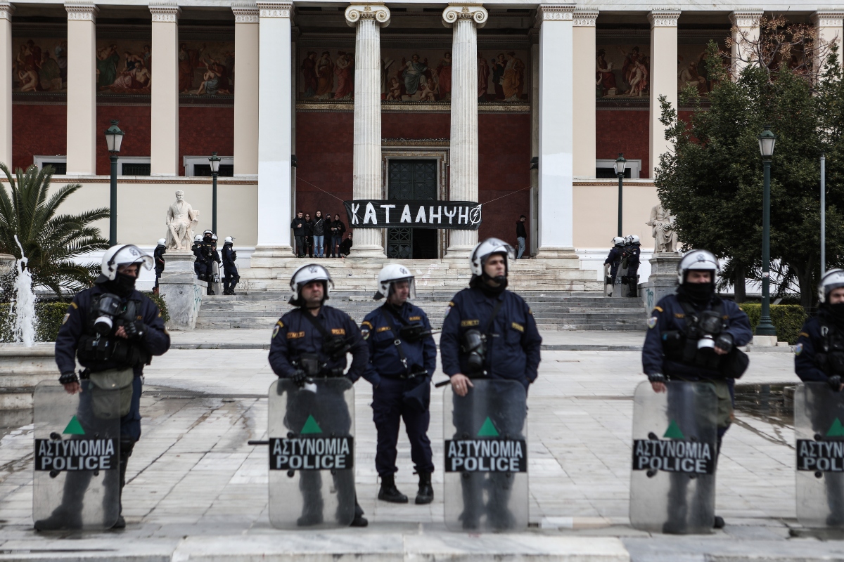 Βία στα πανεπιστήμια: Στο ίδιο έργο θεατές;