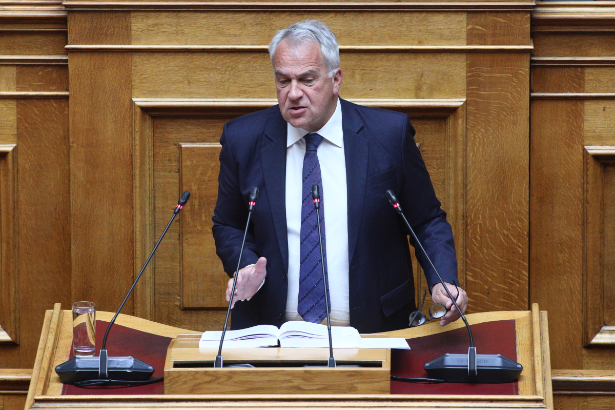 Πρόταση δυσπιστίας: Σκληρή γραμμή υιοθετεί η κυβέρνηση