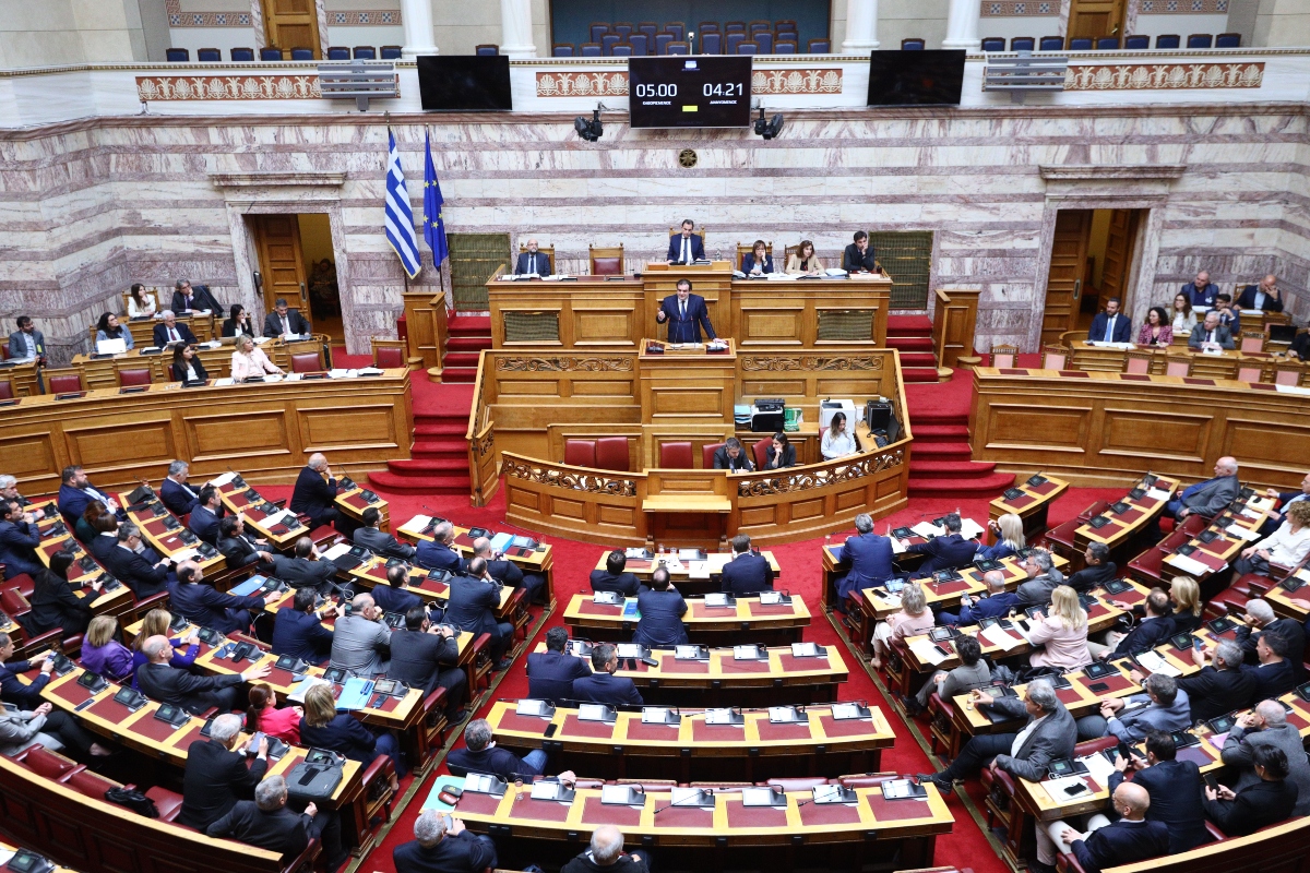 Βουλή: Ψηφίστηκαν οι τροπολογίες για φθηνή ενέργεια σε αγρότες και έλεγχο συνταγογράφησης