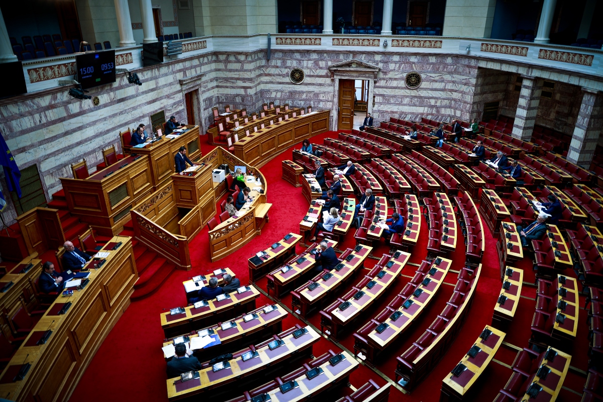Live η μάχη στη Βουλή για την πρόταση δυσπιστίας [vid]