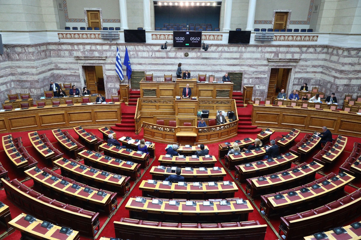 “Μετωπική” κυβέρνησης – αντιπολίτευσης σήμερα για τα Τέμπη