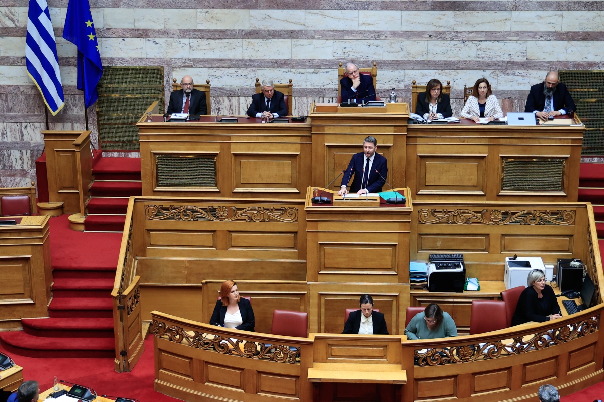 Σε υψηλούς τόνους κατατέθηκε η πρόταση δυσπιστίας