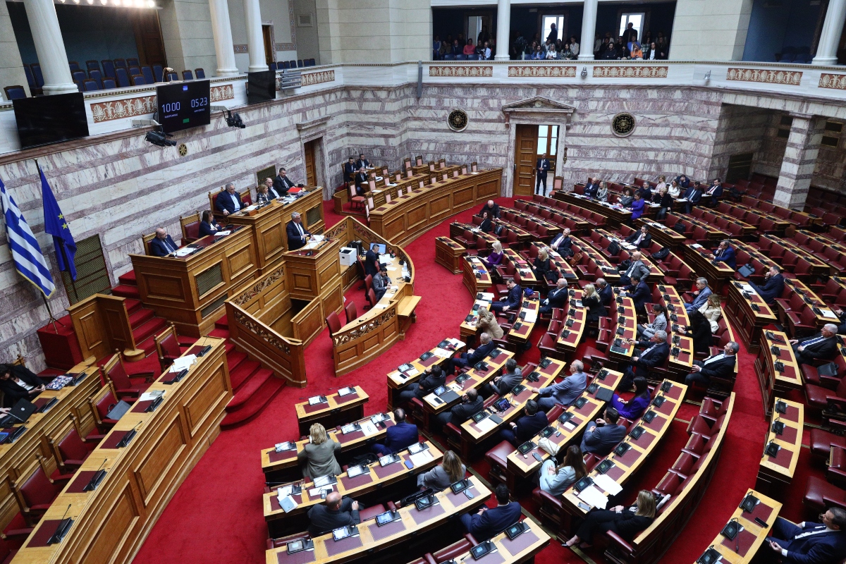 Πρόταση δυσπιστίας: Αυλαία με αντεπίθεση της κυβέρνησης
